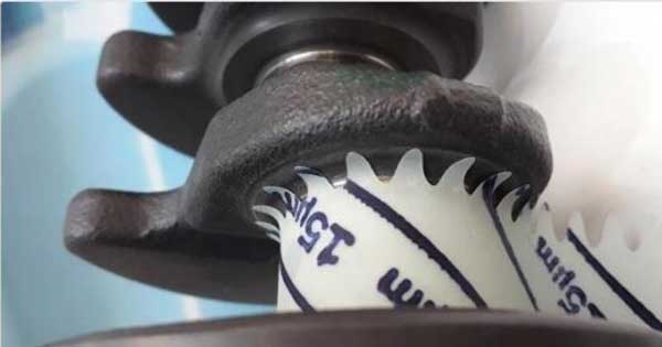 為什么激光精細加工磨料膜對凸輪軸或曲軸如此重要？(圖2)