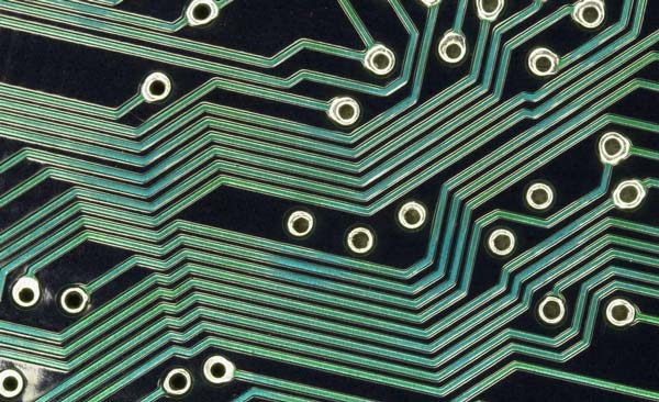 PCB激光鉆孔 激光切割??15?m的pcb電路板鉆孔應(yīng)用(圖2)